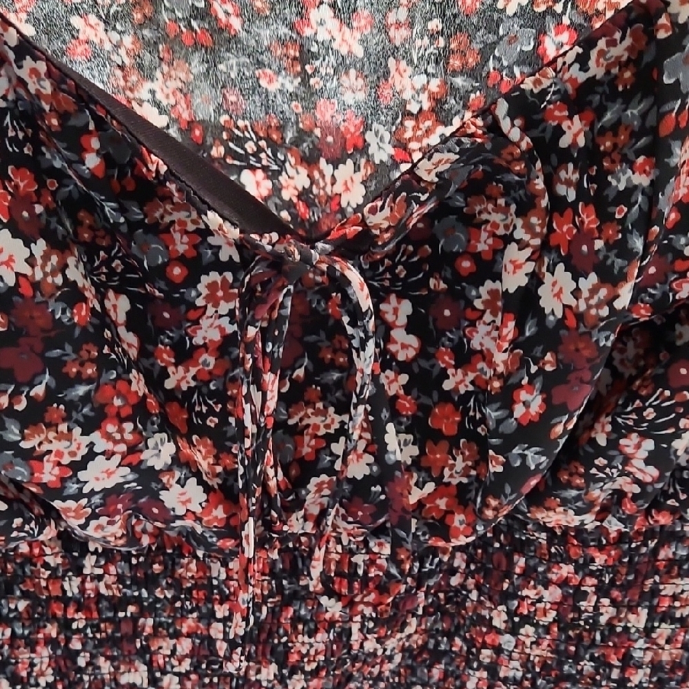 Floral Smocked Women's Top - Picture 7 of 8